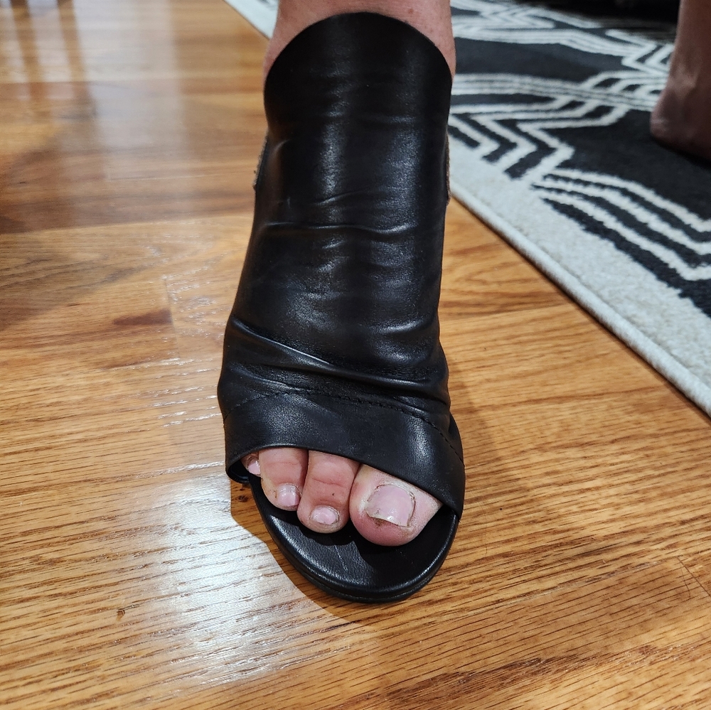 Elle black leather shoe size 8 1/2